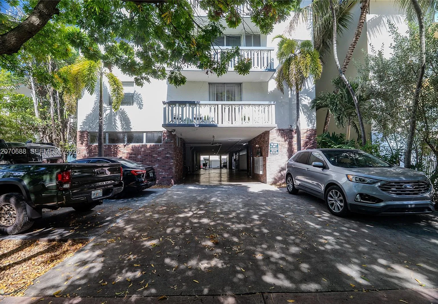 921 Jefferson Ave Condo — Photo 1