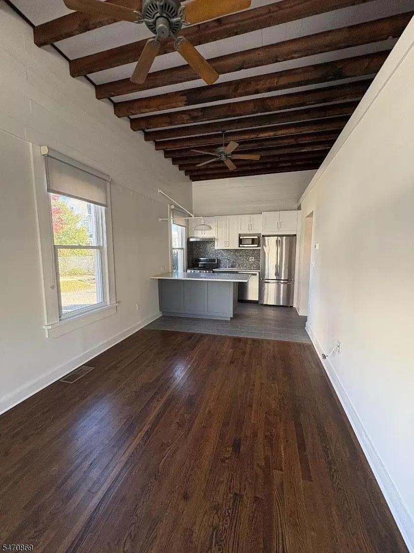 1 bed, 1.0 bath, $1,950 — Photo 2