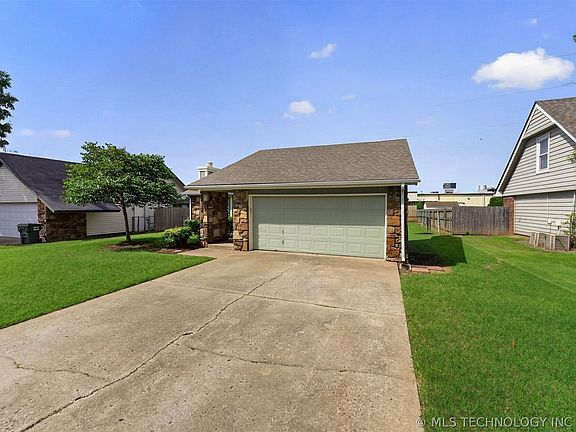 4th image of 8710 N 120th East Ave