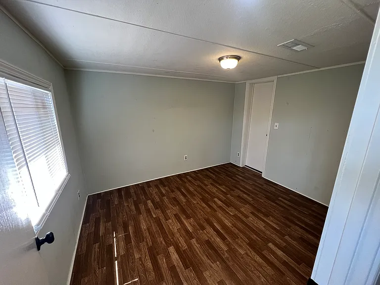 192 Elgin Dr — Photo 7
