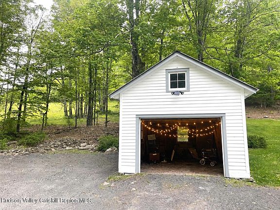 4th image of 265 Scribner Hollow Road