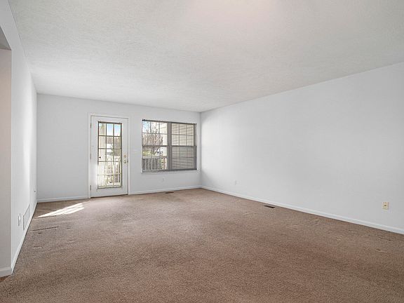 3rd image of 366 Westbrook Ct