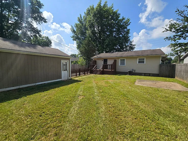 9809 Old Six Mile Ln — Photo 40