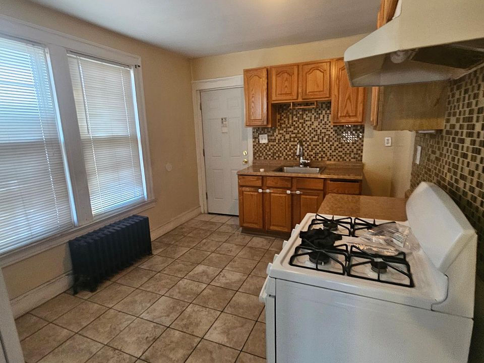 1st image of 26 Vine St #2