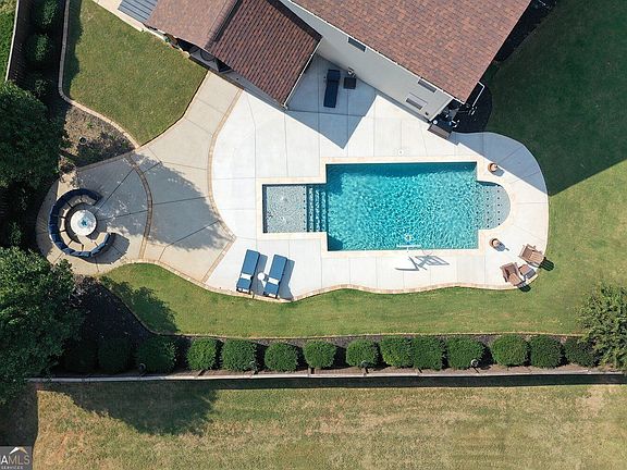 4th image of 609 Darnell Rd