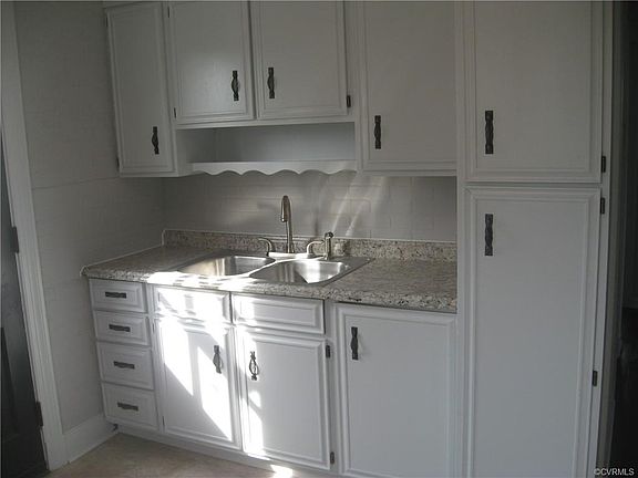 3rd image of 2109 Whitcomb St