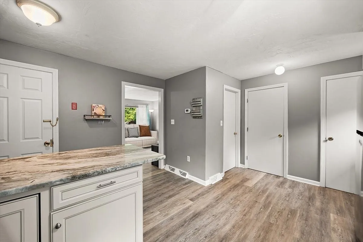 2 bed, 1.5 bath, 1008 sqft, $2,650 — Photo 4