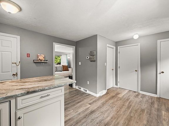 4th image of 102 S Washington St #20