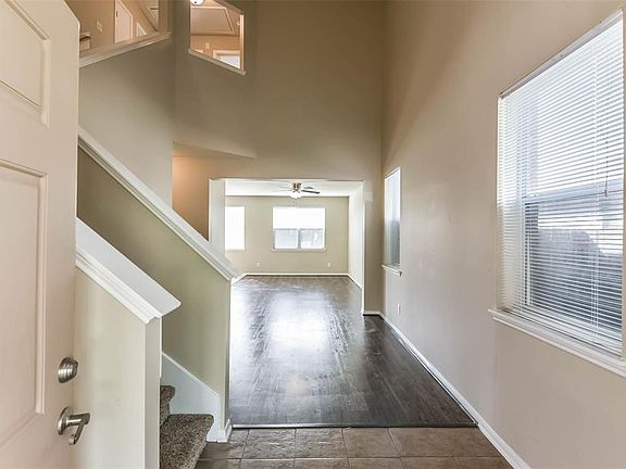 4th image of 4827 May Arbor Ln