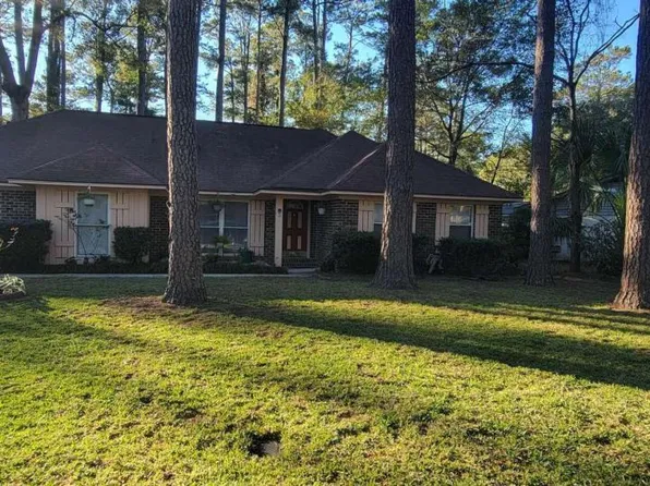 3 Chesterfield Ct, Savannah, GA 31419