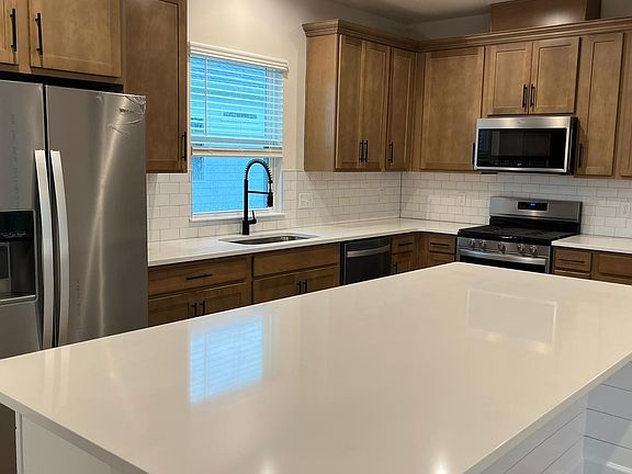 4th image of 4025 Rosa Dr