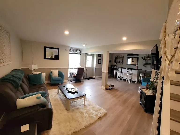 390 Camelot Blvd — Photo 14