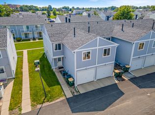 430 Meadow Green Ln, Round Lake Beach, IL 60073
