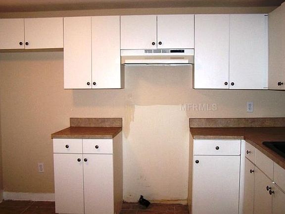 5th image of 10321 Newport Cir