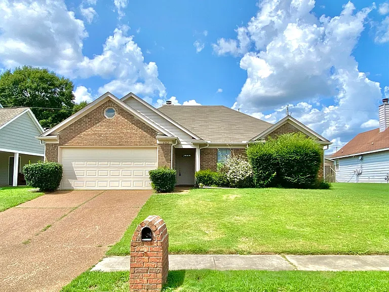 6562 Oak Hurst Dr — Photo 1