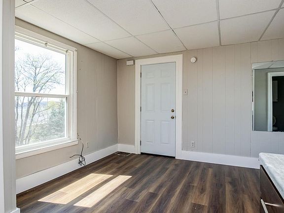 5th image of 119 Pine Ave