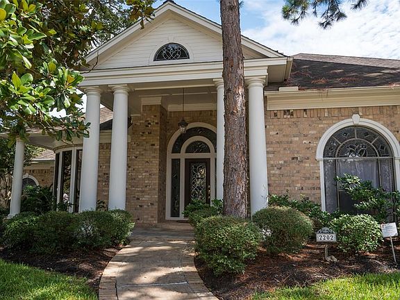 5th image of 2202 Villa Rose Dr