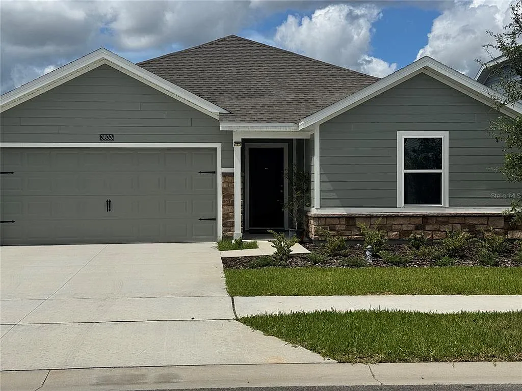 4 bed, 2.0 bath, 1830 sqft, $2,100 — Photo 3