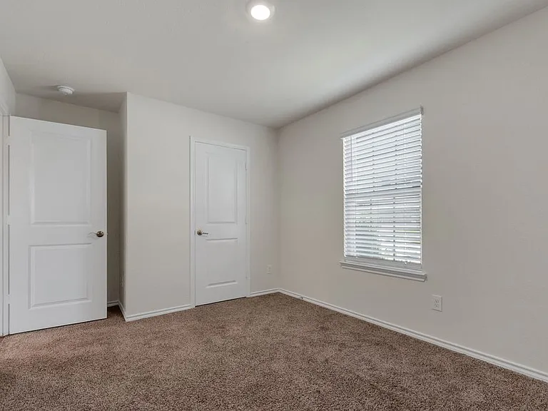 722 Windmill St — Photo 6