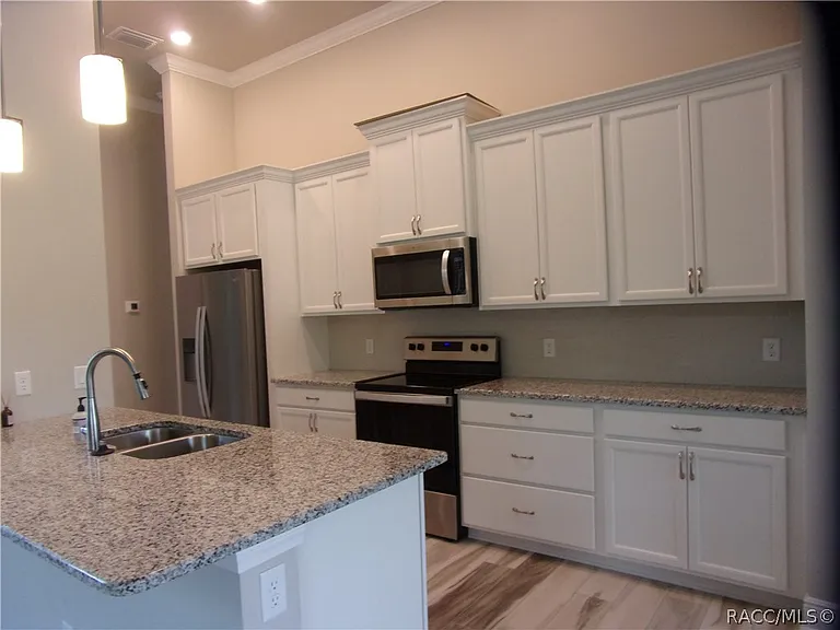 248 E Cumberland Ct — Photo 7