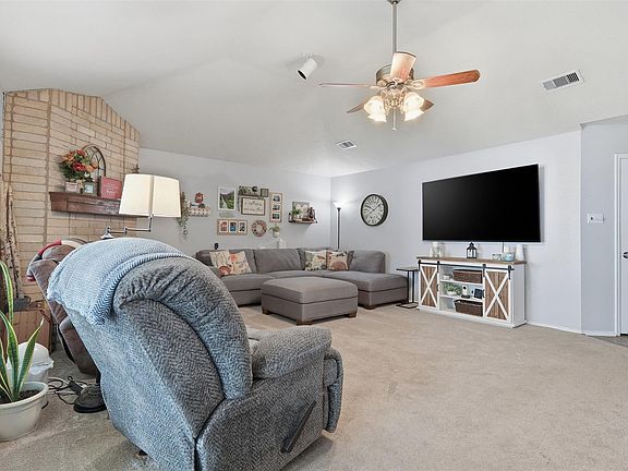 5th image of 1201 Willowbriar Lane