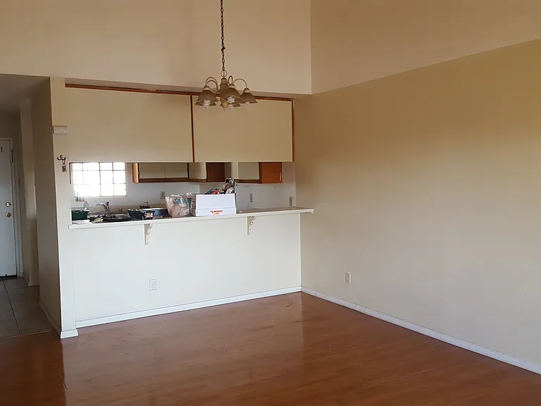 1026 Saint Louis Ave — Photo 2