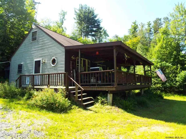2 Saint George Ln, Northville, NY 12134