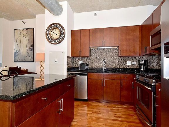 3rd image of 700 N Larrabee St APT 1011