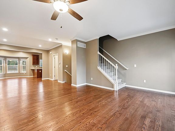 3rd image of 22051 Parkview Dr
