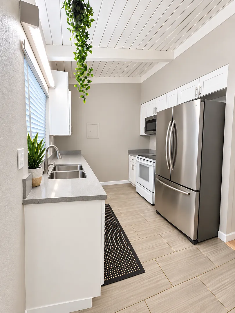 Beautiful 2-Bedroom/2 Bath Gated Condo for Rent in Santa Ana — Photo 4