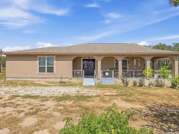 685 Clear Lake Loop, Poteet, TX 78065