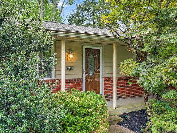 5th image of 1658 Yellowglen Dr
