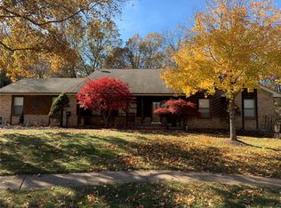 547 Eagles Nest Ct, Ballwin, MO 63011