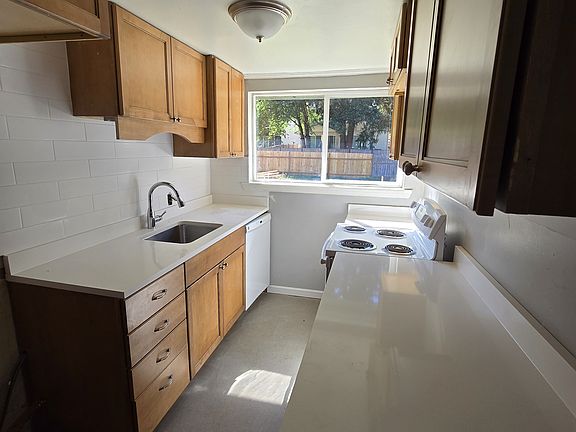4th image of 11518 122nd St E