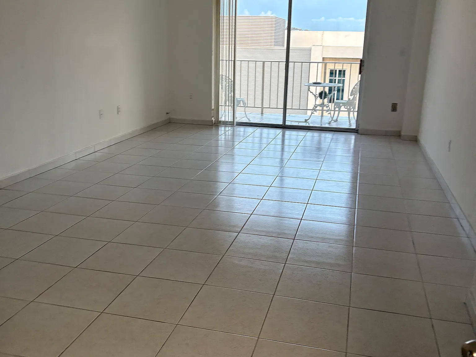 2 bed, 1006 sqft, $2,000 — Photo 2