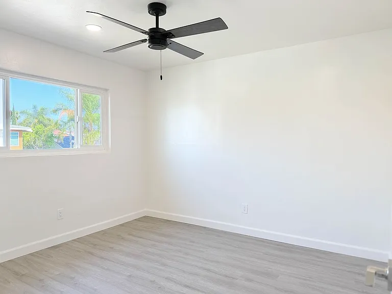 4427 Estrella Ave — Photo 28