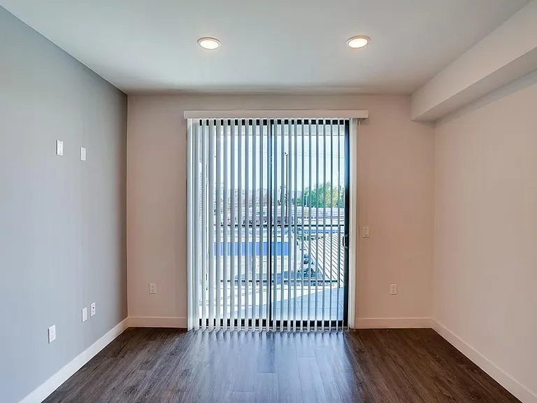 6015 Woodman Ave #201 — Photo 12