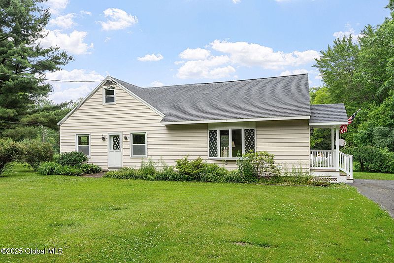 2nd image of 862 Sacandaga Road
