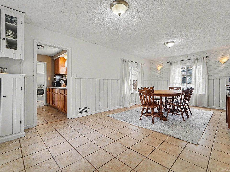 20620 Westhampton Ave, photo 4