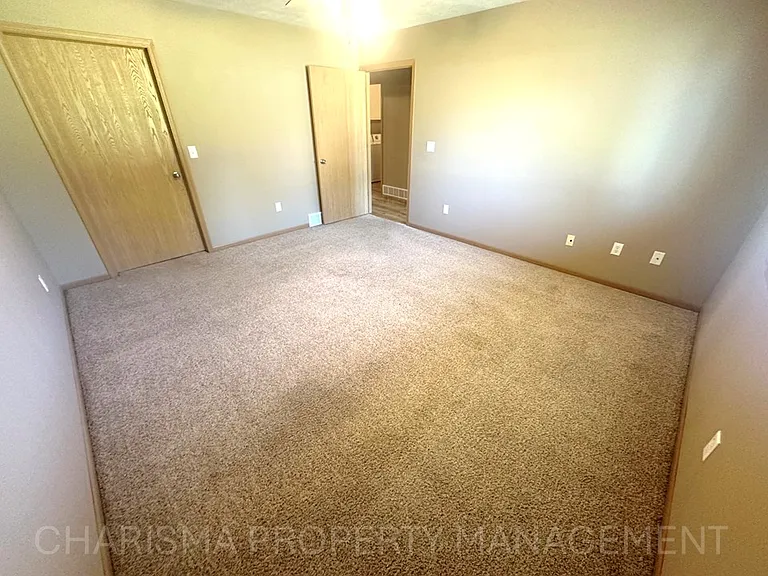 DBK Brandon Townhomes — Photo 44