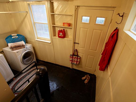 Mudroom/laundry room/ rear entrance