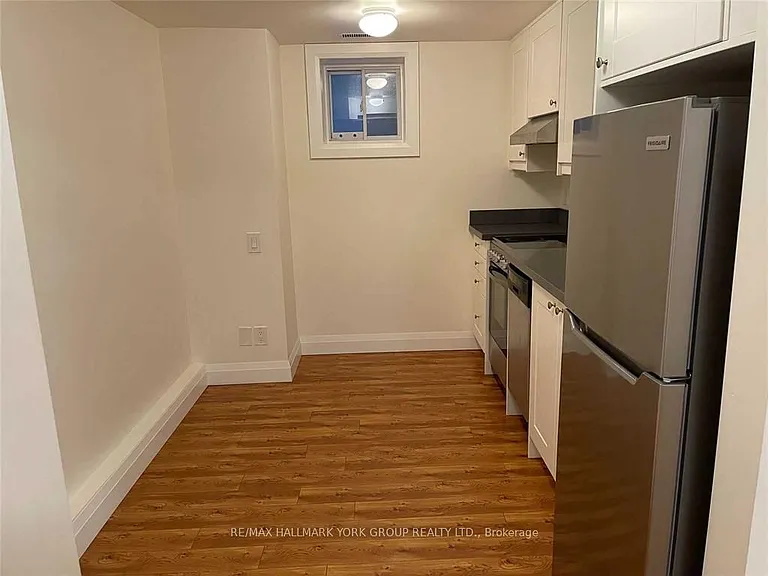 94 Glenholme Ave #BASEMENT — Photo 17