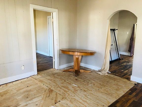 3rd image of 216 & 218 S Clay St