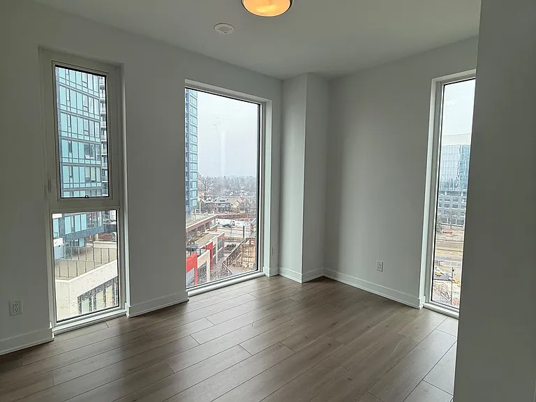 25 Wellington St S #810 — Photo 11