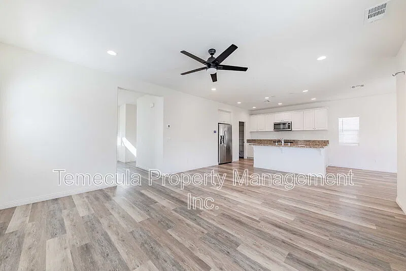 4 bed, 3.0 bath, 2213 sqft, $4,200 — Photo 3