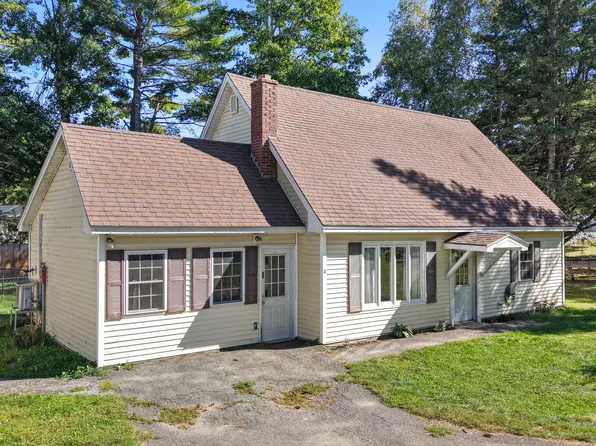 3 Pine Street, Newport, ME 04953