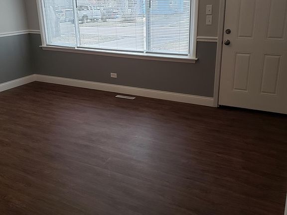 4th image of 405 E Willow Dr