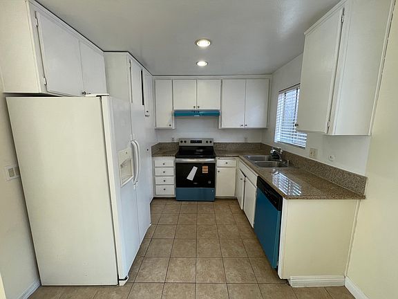 5th image of 719 N Eucalyptus Ave #B