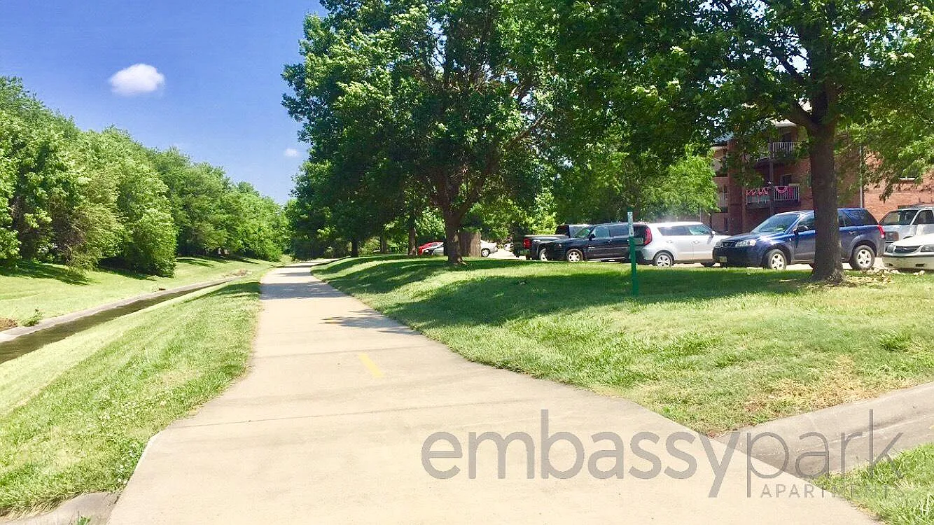 Embassy Park Apartments — Photo 1