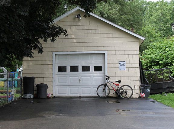5th image of 223 S Catherine St
